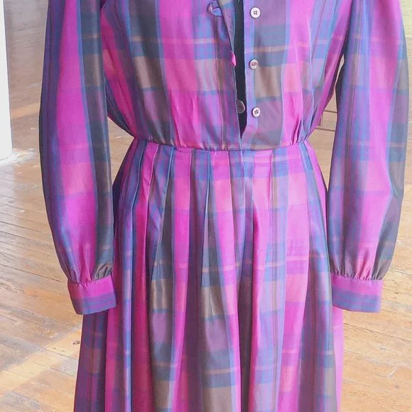 Plaid purple long sleeve Button front dress - Picture 7 of 11